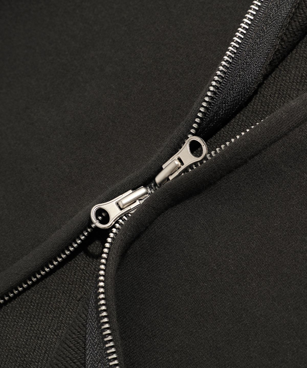 이스트쿤스트(ISTKUNST) G&C HOOD ZIP UP_CHARCOAL(IK2FSMM482A)