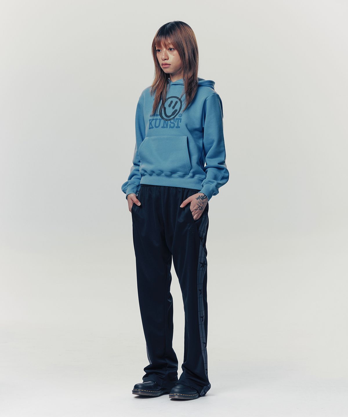 이스트쿤스트(ISTKUNST) I SMILEY KUNST HOODIE_LIGHT BLUE(IK2FSMM410A)