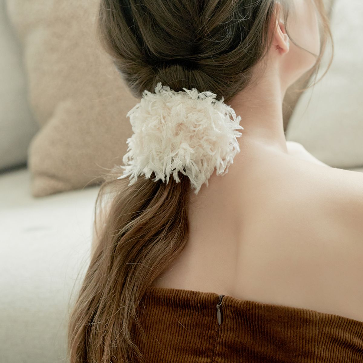 베스티(BESTY) 페더리크 헤어 스크런치 (Snow Flurry Hair Scrunchie)