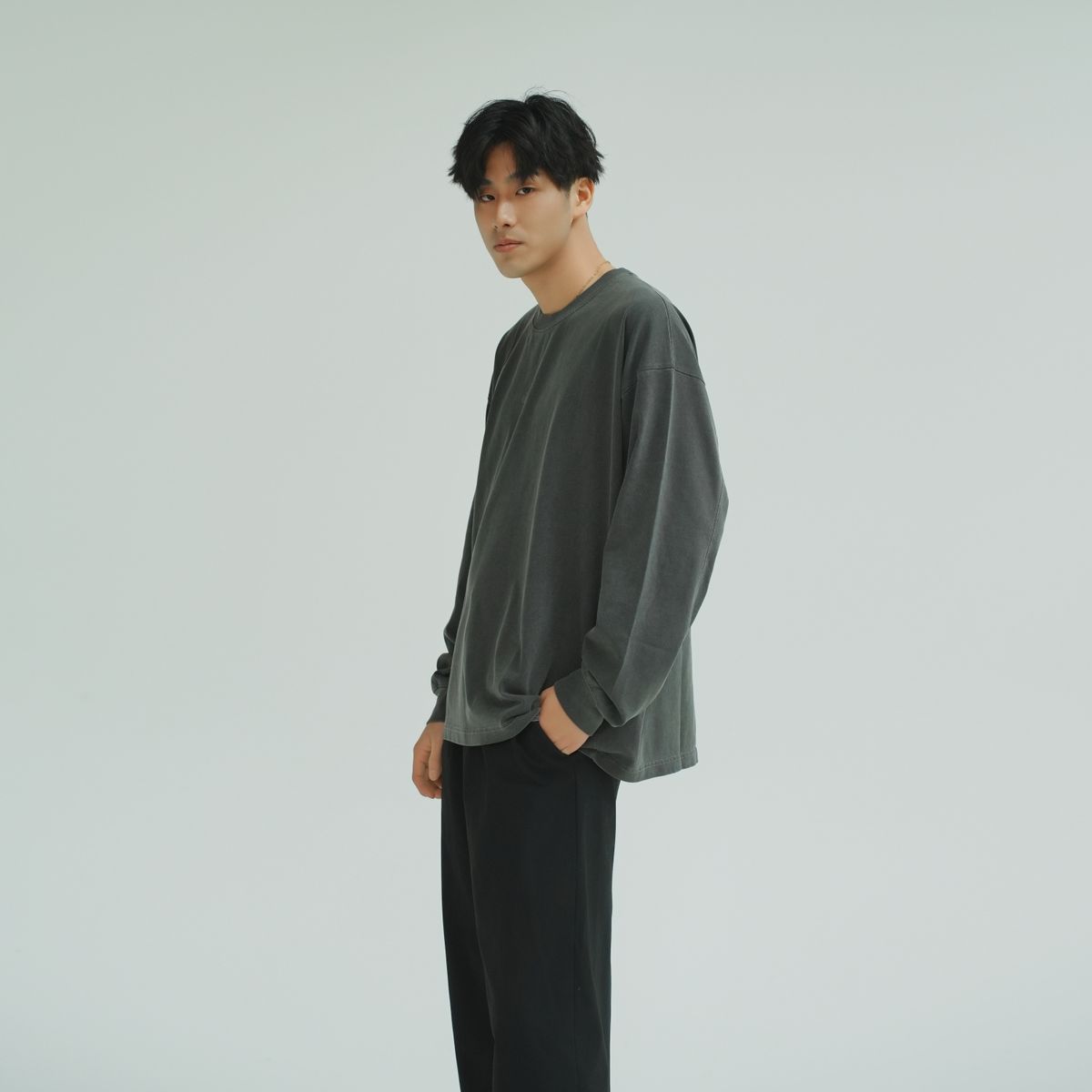 아키아(AKIA) 460g 오버사이즈 롱 슬리브 - 피그먼트다잉 [ 차콜 ]