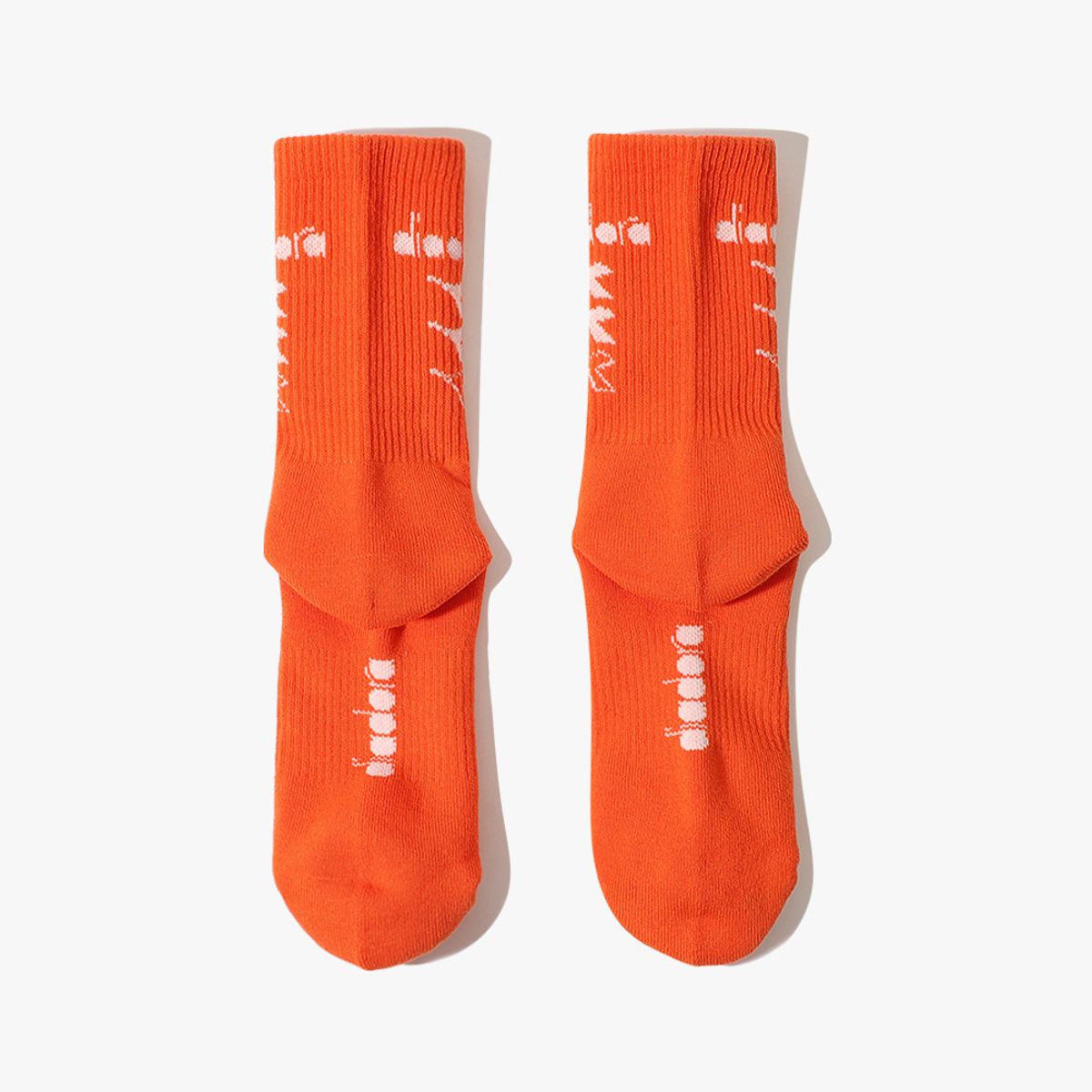 디아도라(diadora) 프리즈 패턴 쿼터 삭스 ORANGE