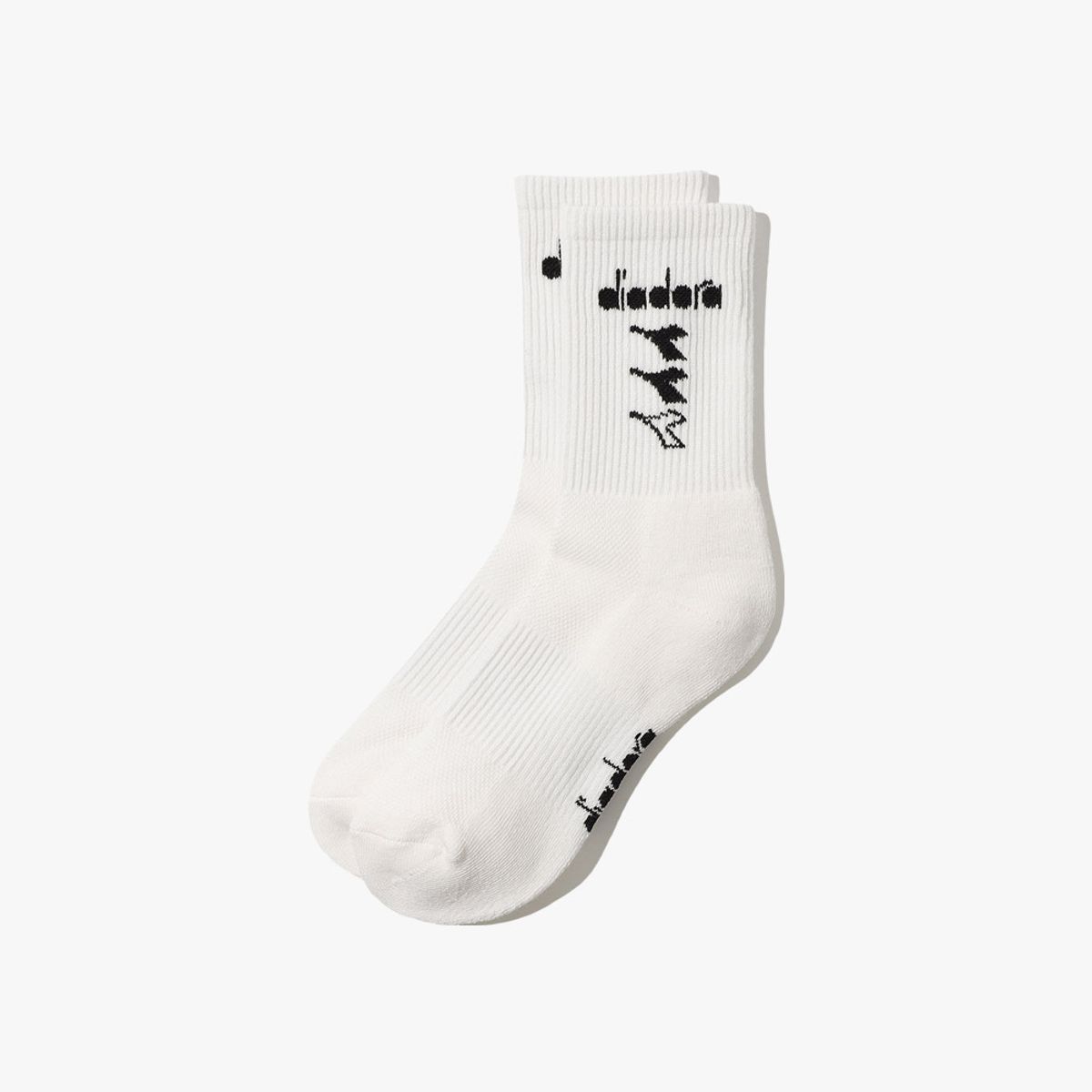 디아도라(diadora) 프리즈 패턴 쿼터 삭스 OFF WHITE
