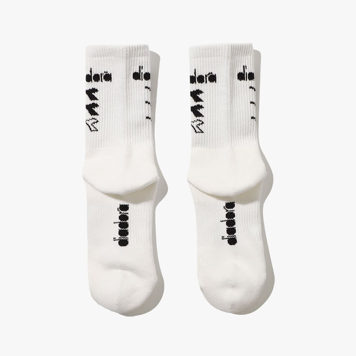 디아도라(diadora) 프리즈 패턴 쿼터 삭스 OFF WHITE
