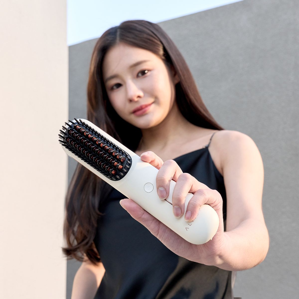 알티스트(ALTIST) 글램매직 무선 빗고데기 이온맥스 C컬 뿌리볼륨 고데기 AB-CCIO37MBD