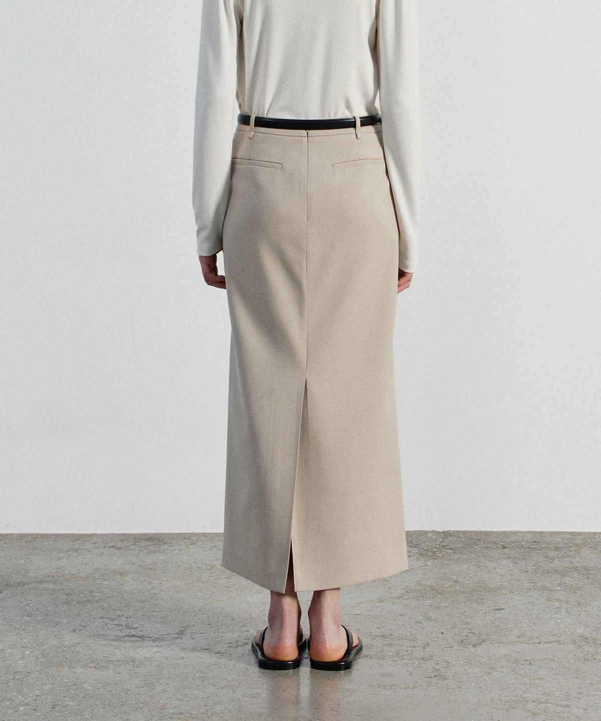 노티아(NOTIA) STANDARD FIT LONG SKIRT - BEIGE