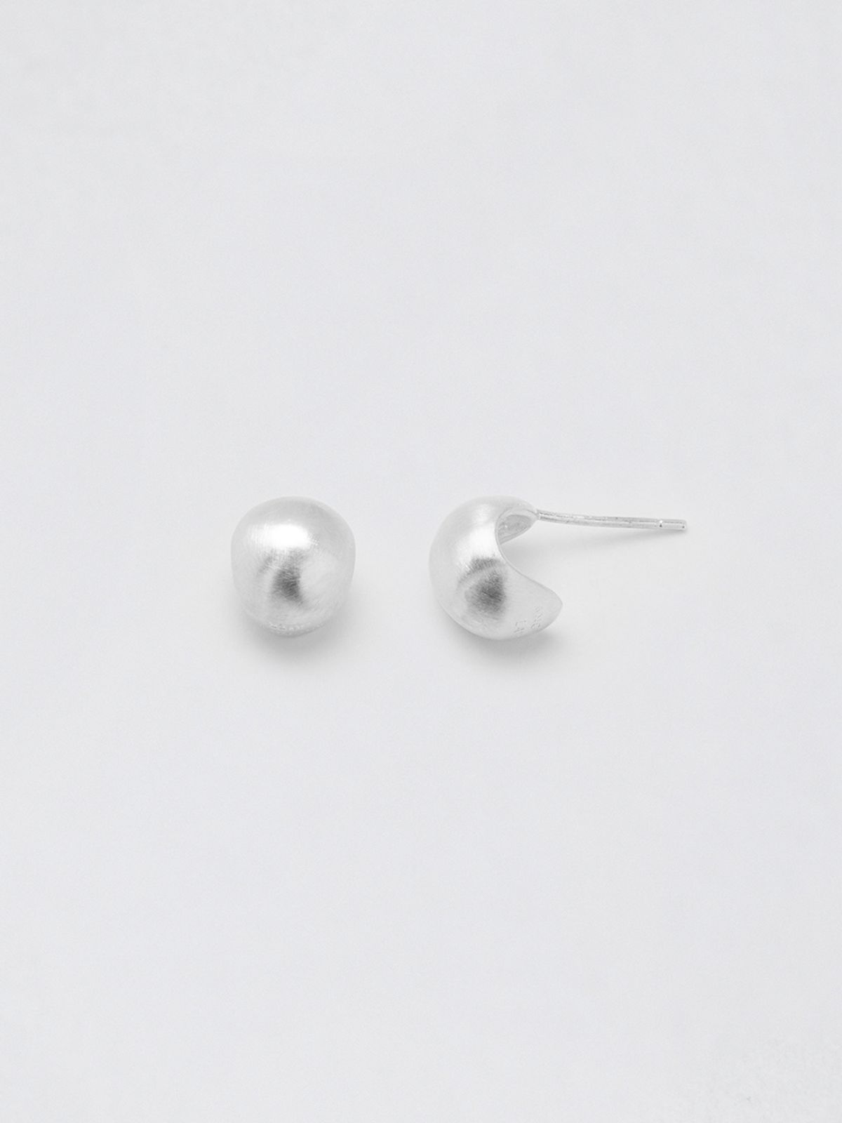 어나더레이어(ANOTHERLAYER) Dome Earring - Silver (glossy, matt)