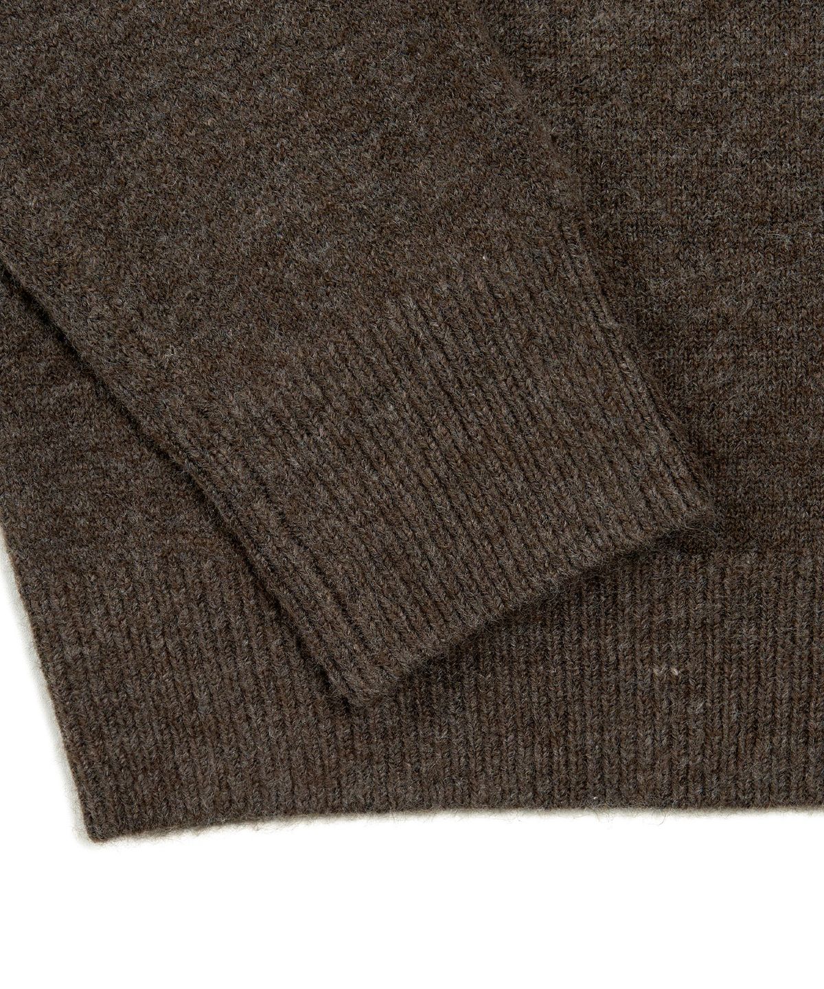엑스컨테이너(EXCONTAINER) 미니멀 버튼 라운드넥 크롭 가디건 (MUTE BROWN)