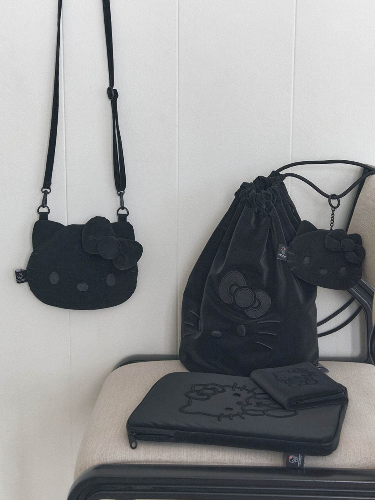 조셉앤스테이시(JOSEPH&STACEY) Haze Travel Wallet Hello Kitty Black