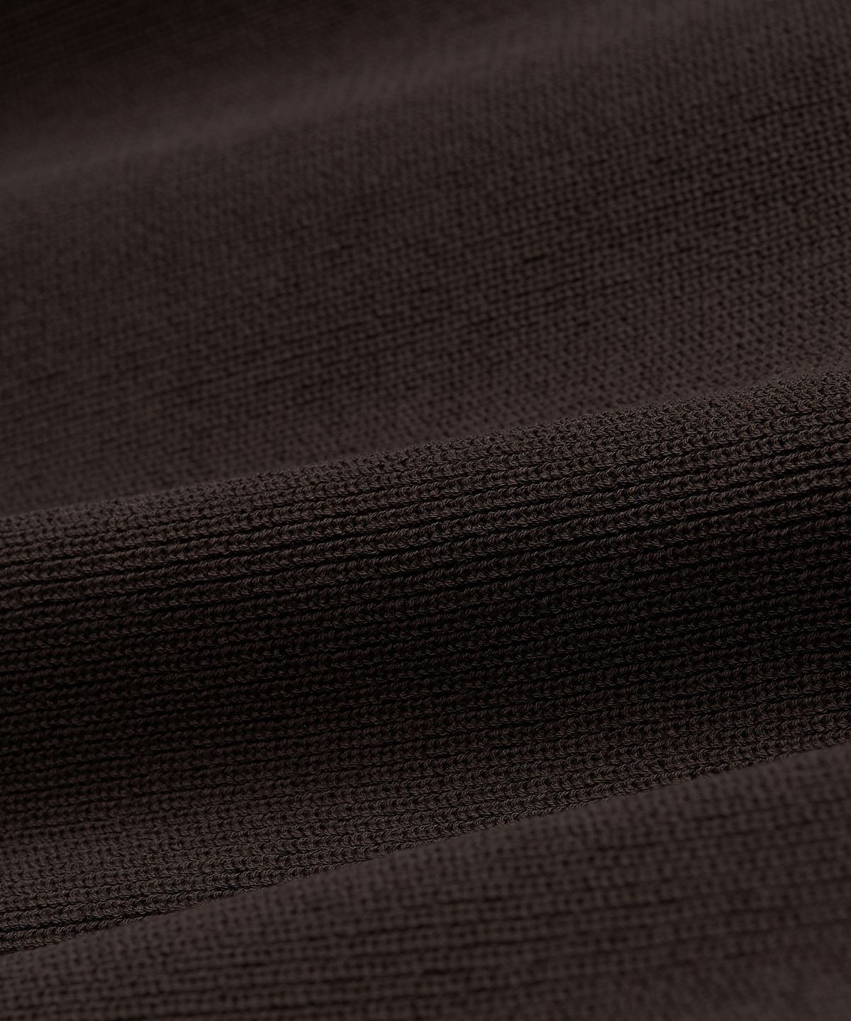 엑스컨테이너(EXCONTAINER) 리브드 라운드 헨리넥 니트 (BROWN)