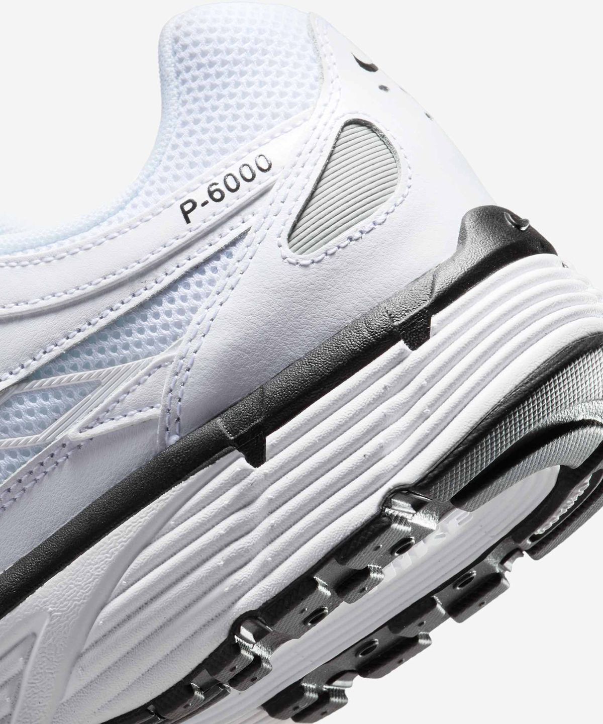 나이키(NIKE) P-6000 M - 화이트:메탈릭 실버:블랙 / CD6404-107