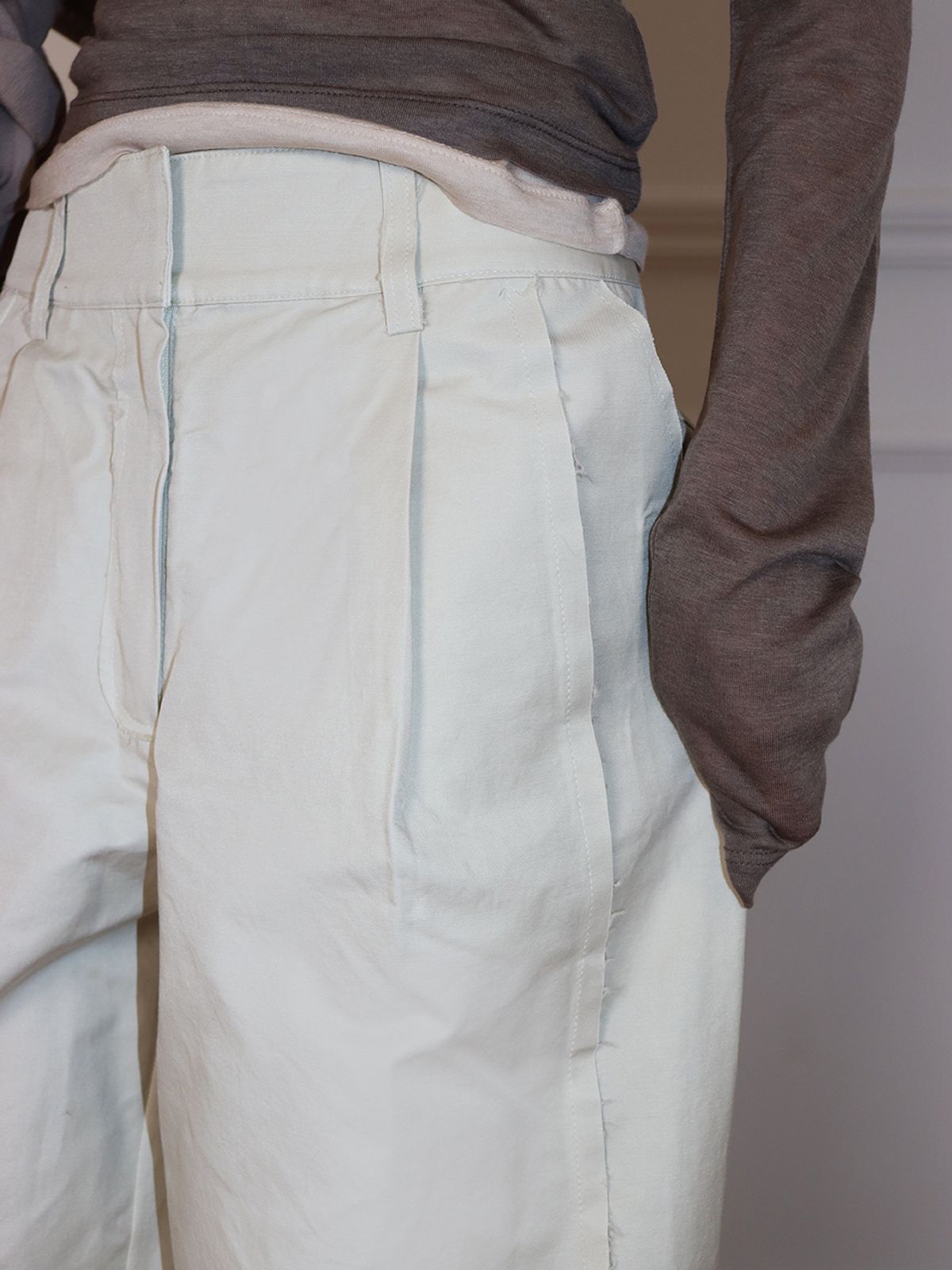 민더리(MEENDERI) BANDING PINTUCK WIDE PANTS - ASH BEIGE