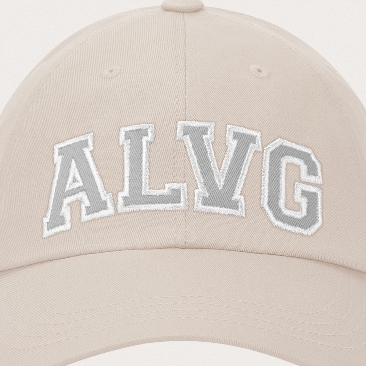 아라바그(ALAVAGUE) ALVG 아플리케 캡 - 라이트 베이지