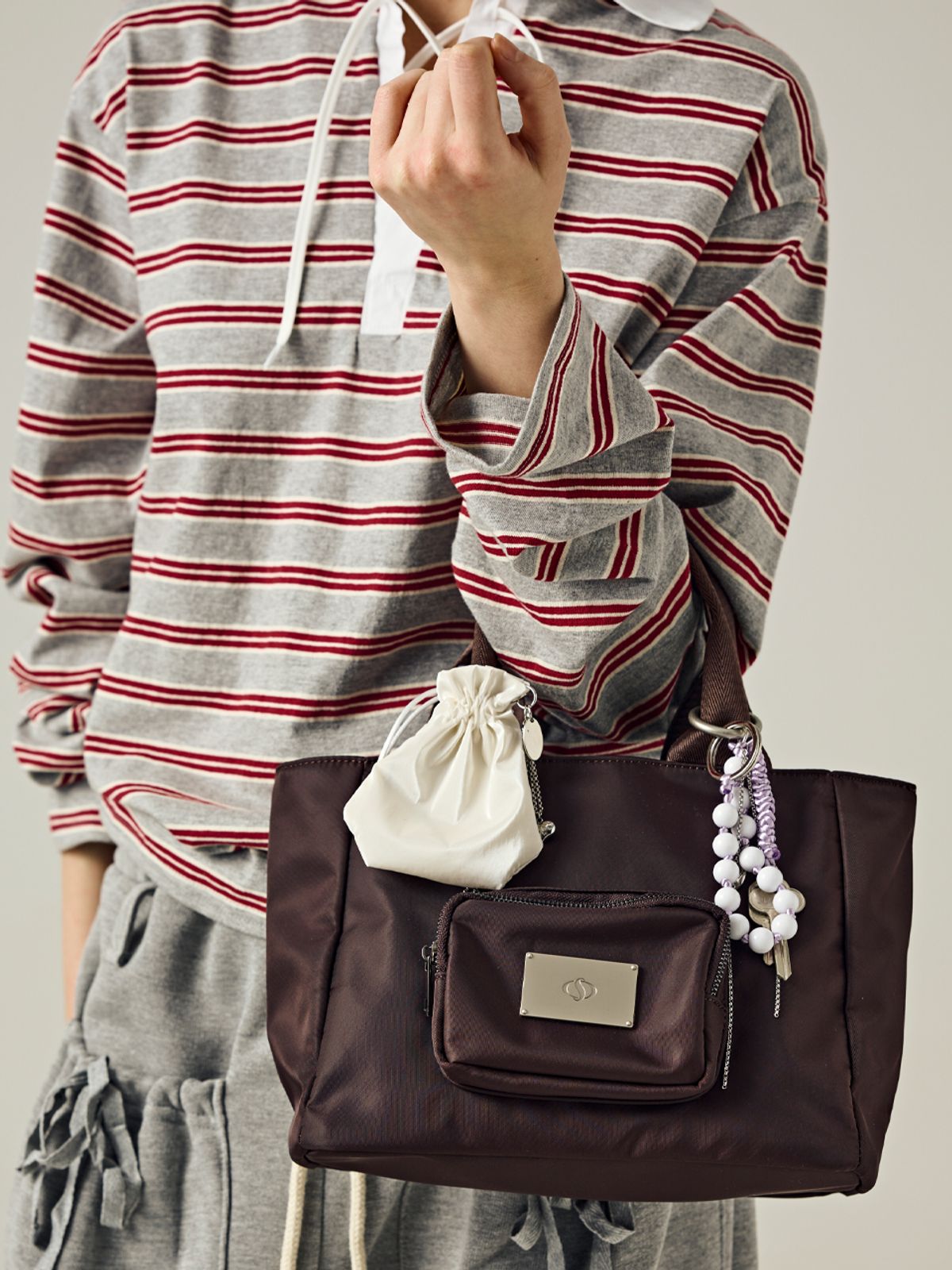 샐볼(SALBOL) SYMBOL NYLON TOTE BAG [BROWN]