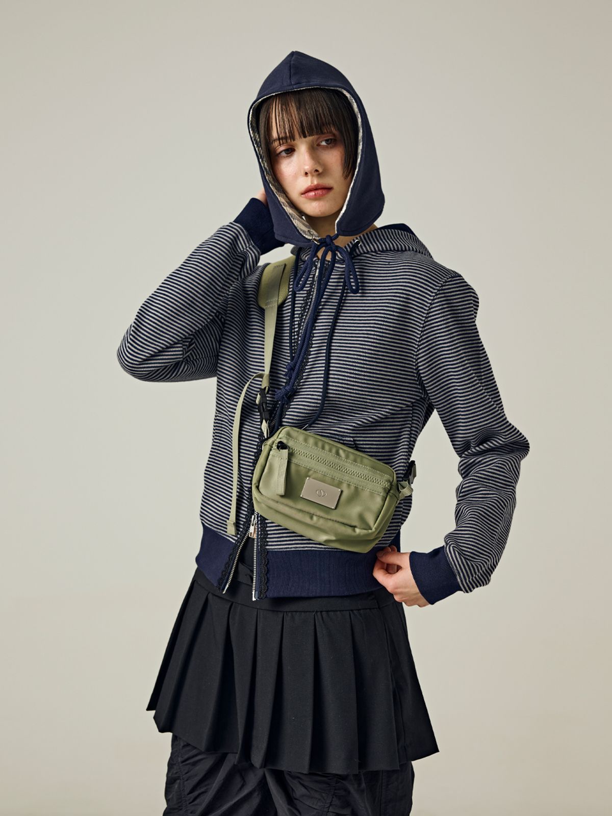 샐볼(SALBOL) SYMBOL NYLON SHAKOSH CROSS BAG [KHAKI]