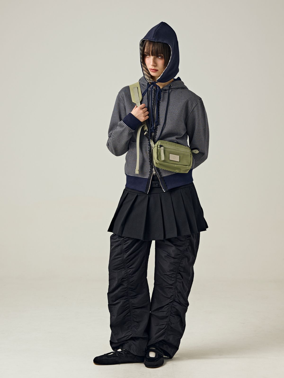 샐볼(SALBOL) SYMBOL NYLON SHAKOSH CROSS BAG [KHAKI]