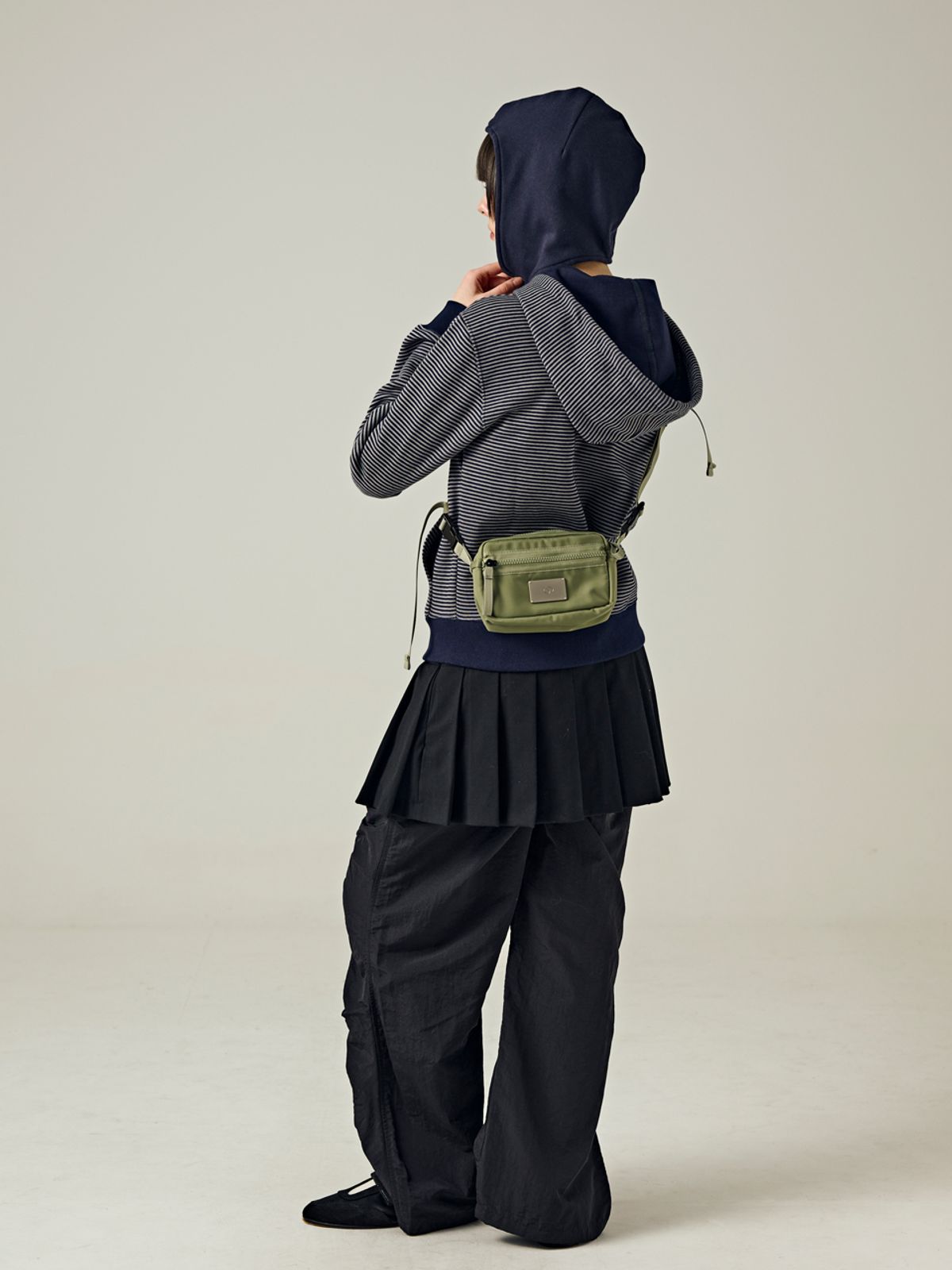 샐볼(SALBOL) SYMBOL NYLON SHAKOSH CROSS BAG [KHAKI]