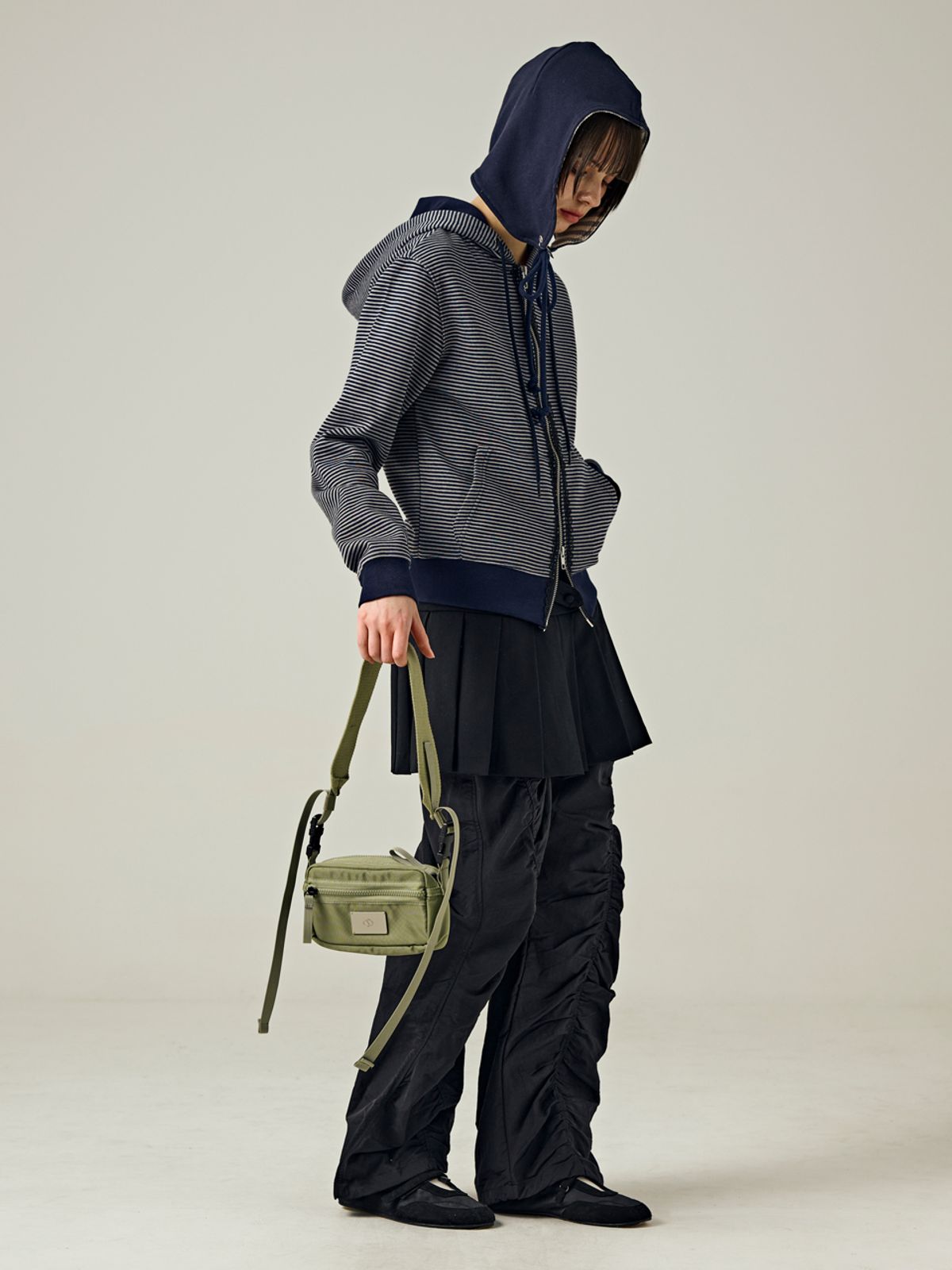 샐볼(SALBOL) SYMBOL NYLON SHAKOSH CROSS BAG [KHAKI]