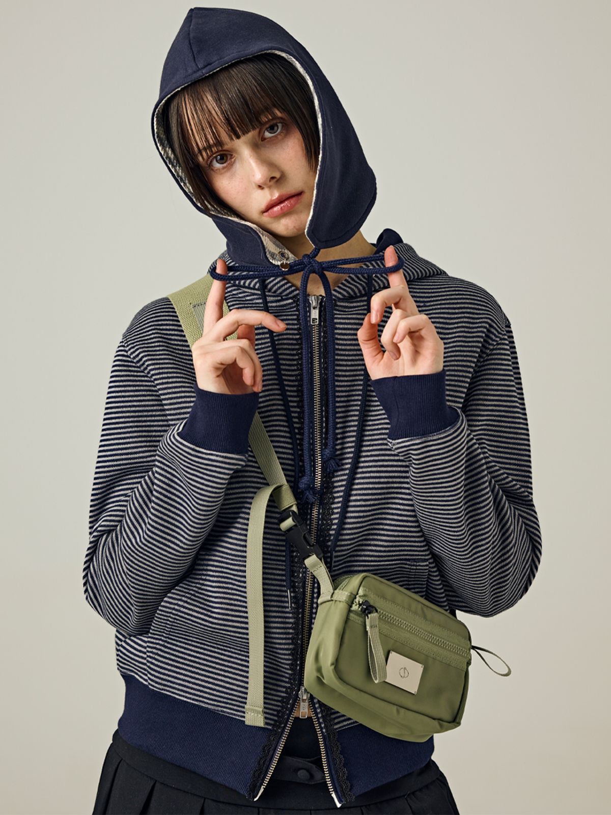 샐볼(SALBOL) SYMBOL NYLON SHAKOSH CROSS BAG [KHAKI]