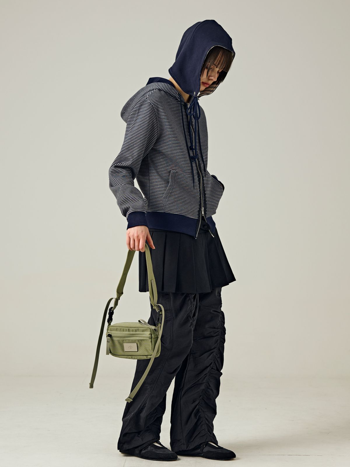 샐볼(SALBOL) SYMBOL NYLON SHAKOSH CROSS BAG [KHAKI]