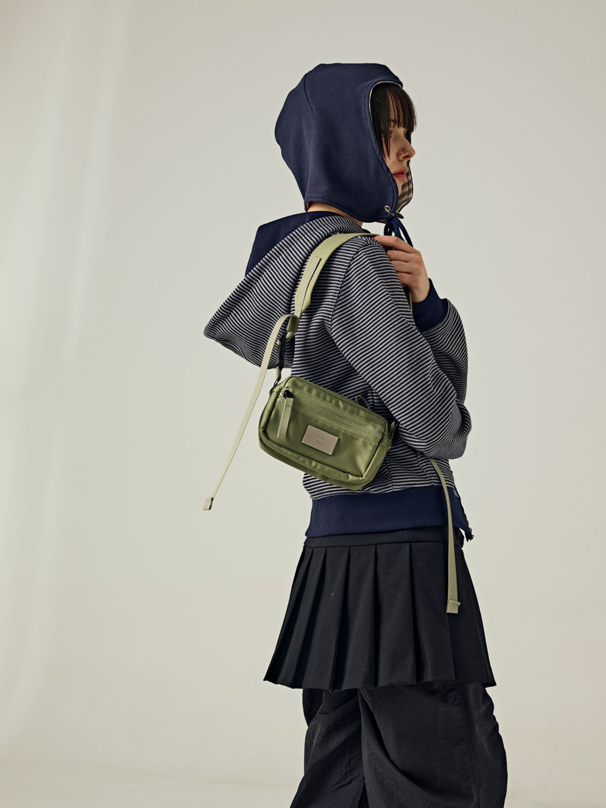 샐볼(SALBOL) SYMBOL NYLON SHAKOSH CROSS BAG [KHAKI]