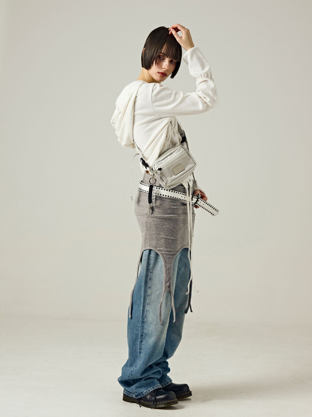 샐볼(SALBOL) SYMBOL NYLON SHAKOSH CROSS BAG [GRAY]