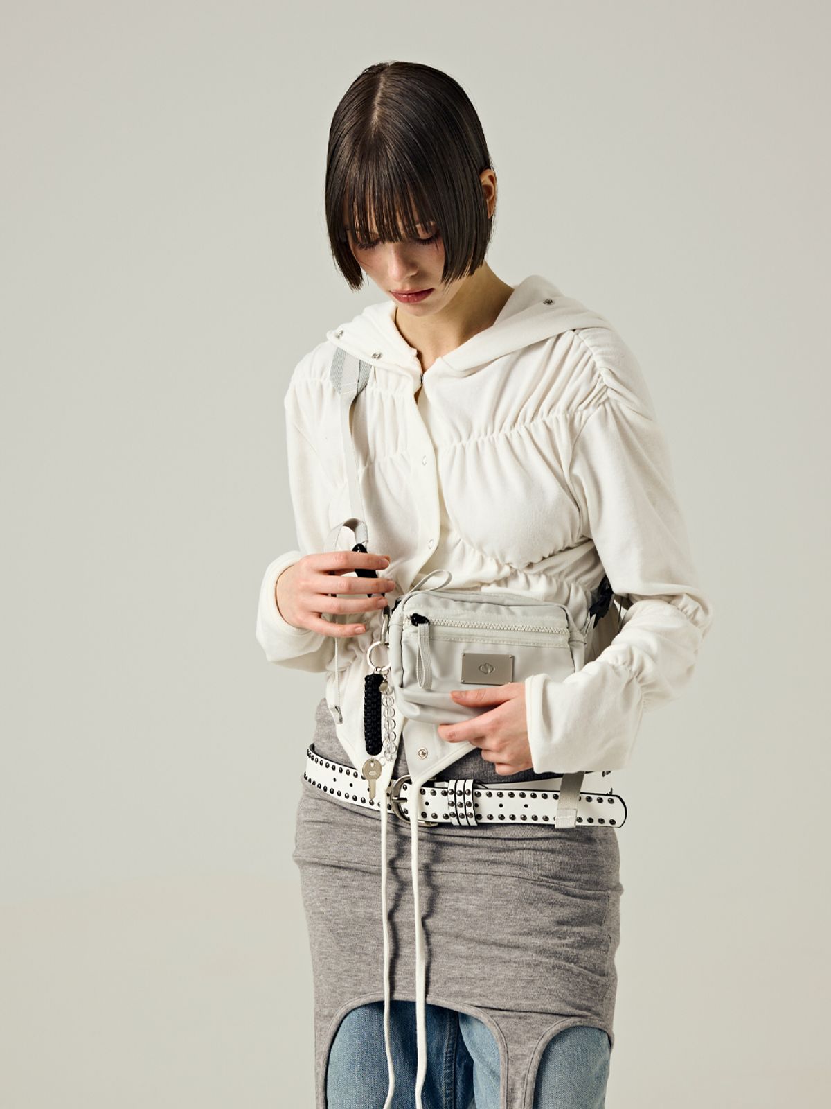 샐볼(SALBOL) SYMBOL NYLON SHAKOSH CROSS BAG [GRAY]