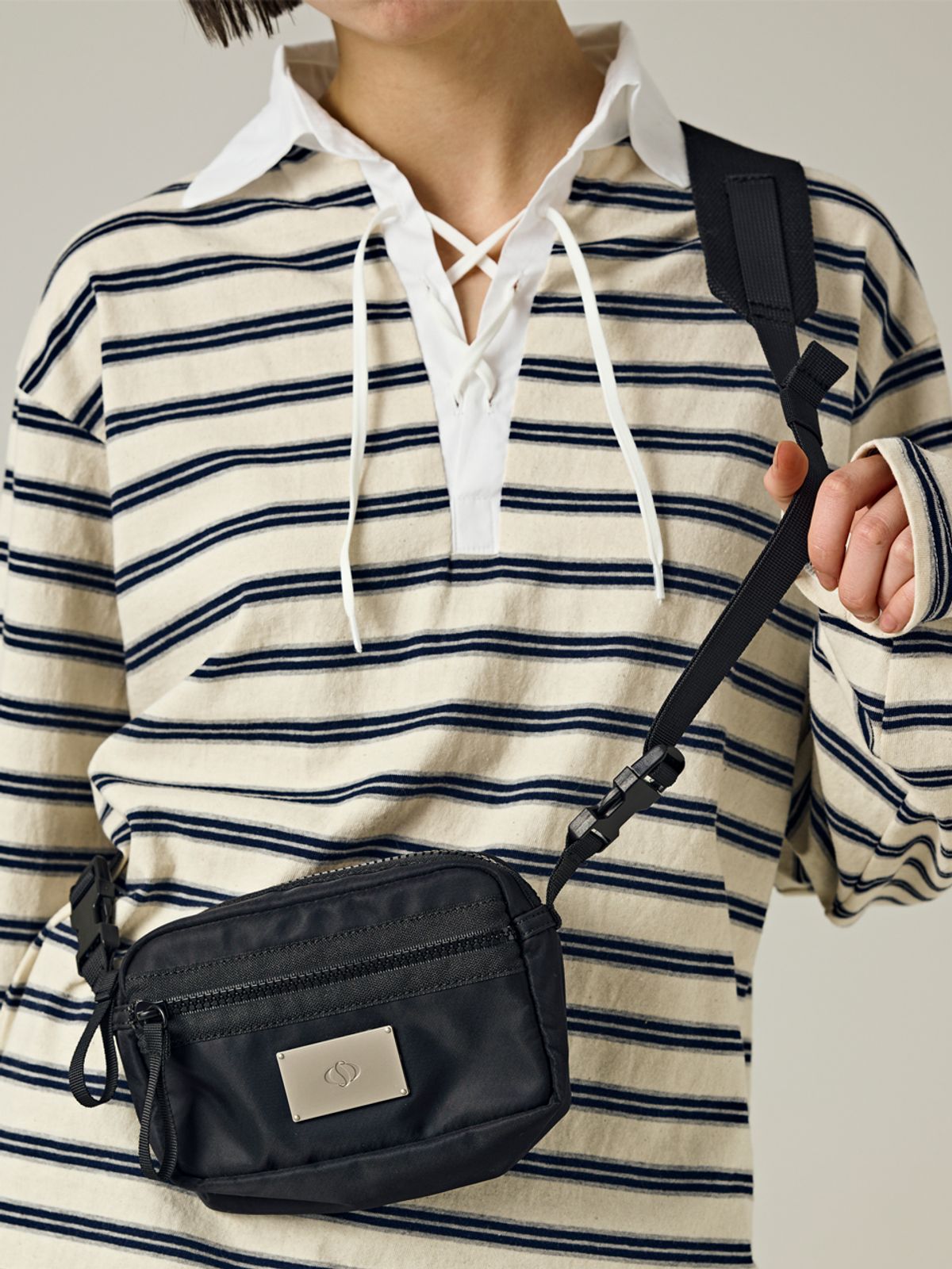 샐볼(SALBOL) SYMBOL NYLON SHAKOSH CROSS BAG [BLACK]