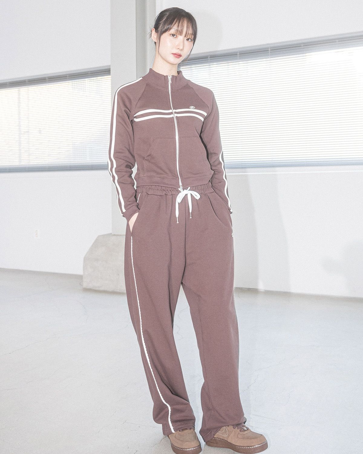 해비즘(HAVISM) ROSE HALF NECK ZIP UP JACKET(BROWN)