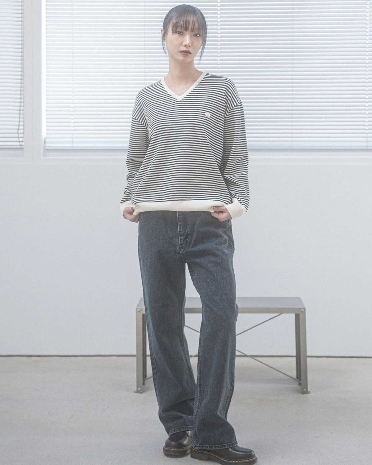 해비즘(HAVISM) ROSE STRIPE  V-NECK KNIT(IVORY)