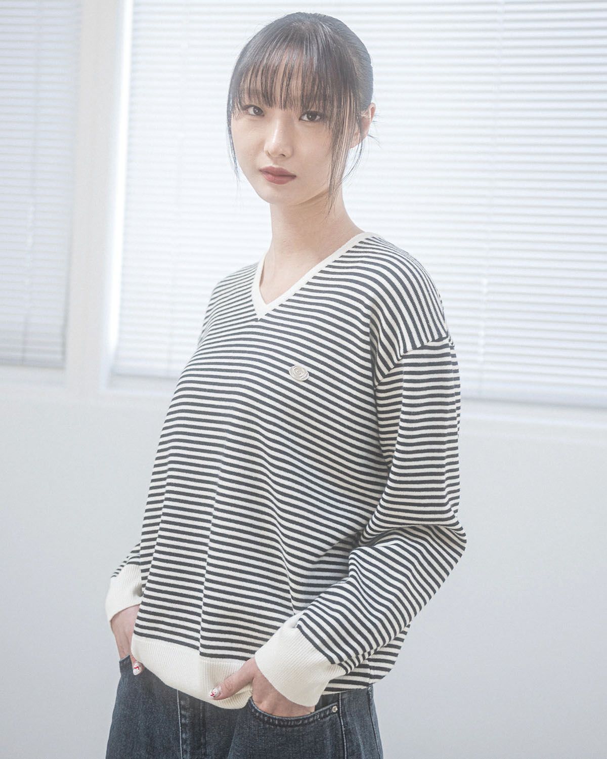 해비즘(HAVISM) ROSE STRIPE  V-NECK KNIT(IVORY)