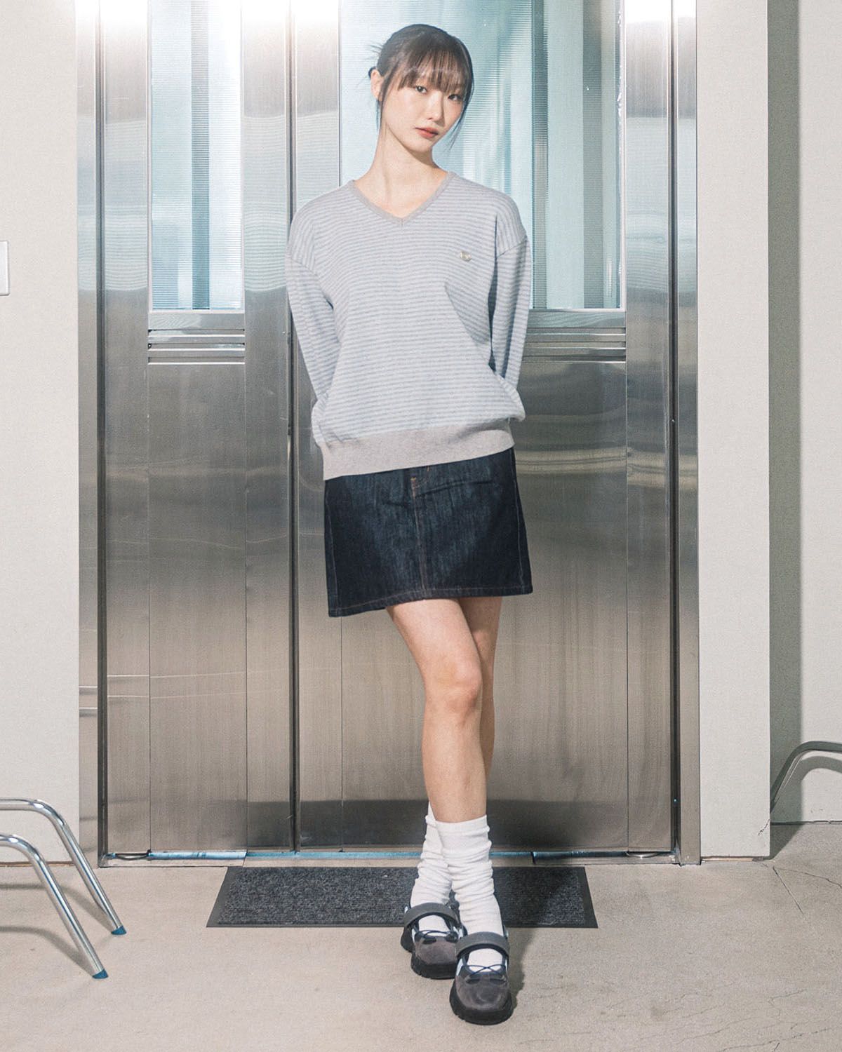 해비즘(HAVISM) ROSE STRIPE  V-NECK KNIT(SKY BLUE)