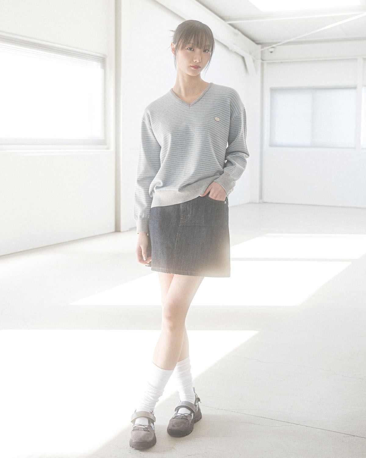 해비즘(HAVISM) ROSE STRIPE  V-NECK KNIT(SKY BLUE)