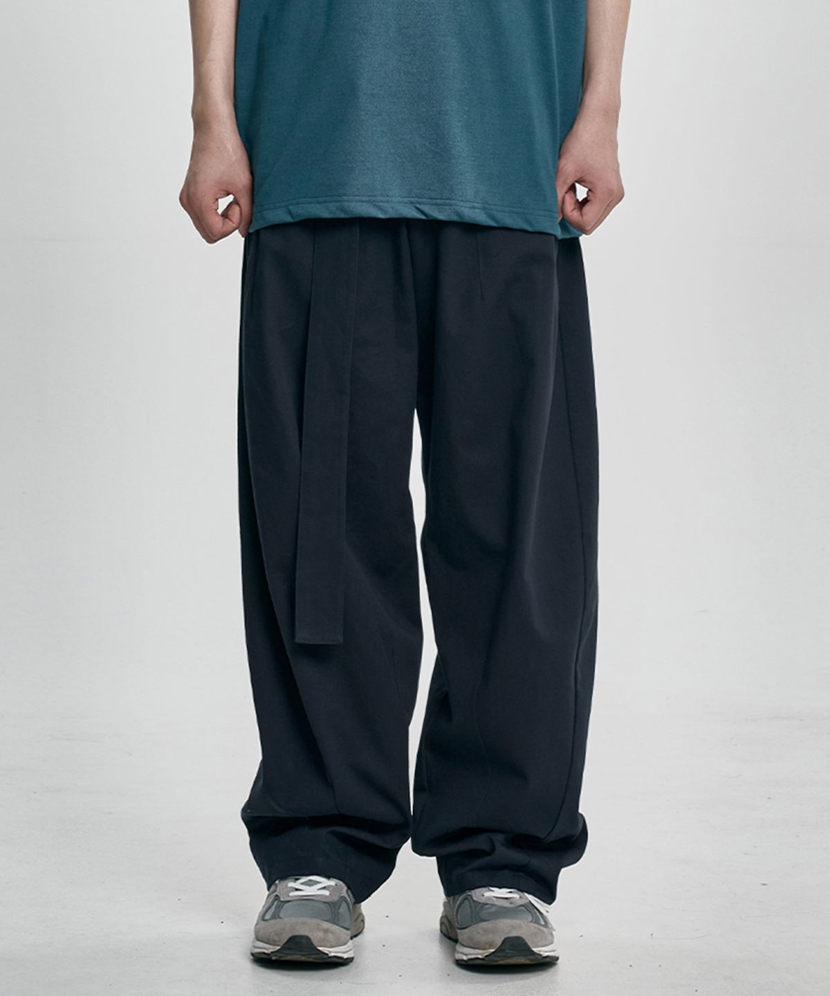 아조바이아조(AJOBYAJO) 3D Curved Pants [NAVY]