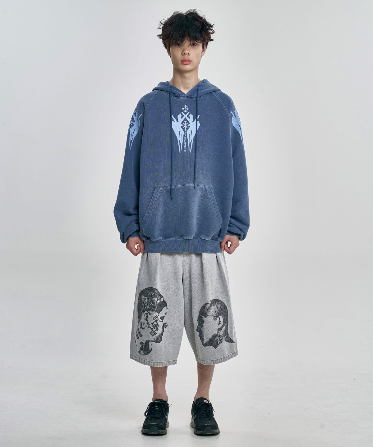 아조바이아조(AJOBYAJO) Cross Symbol Raglan Hoodie [BLUE]