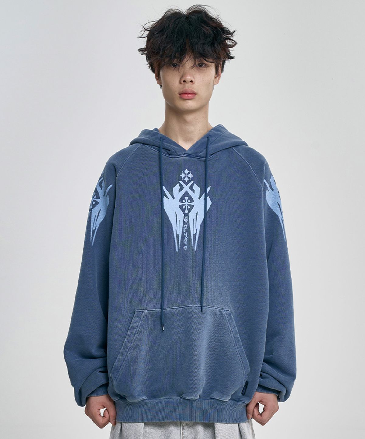 아조바이아조(AJOBYAJO) Cross Symbol Raglan Hoodie [BLUE]