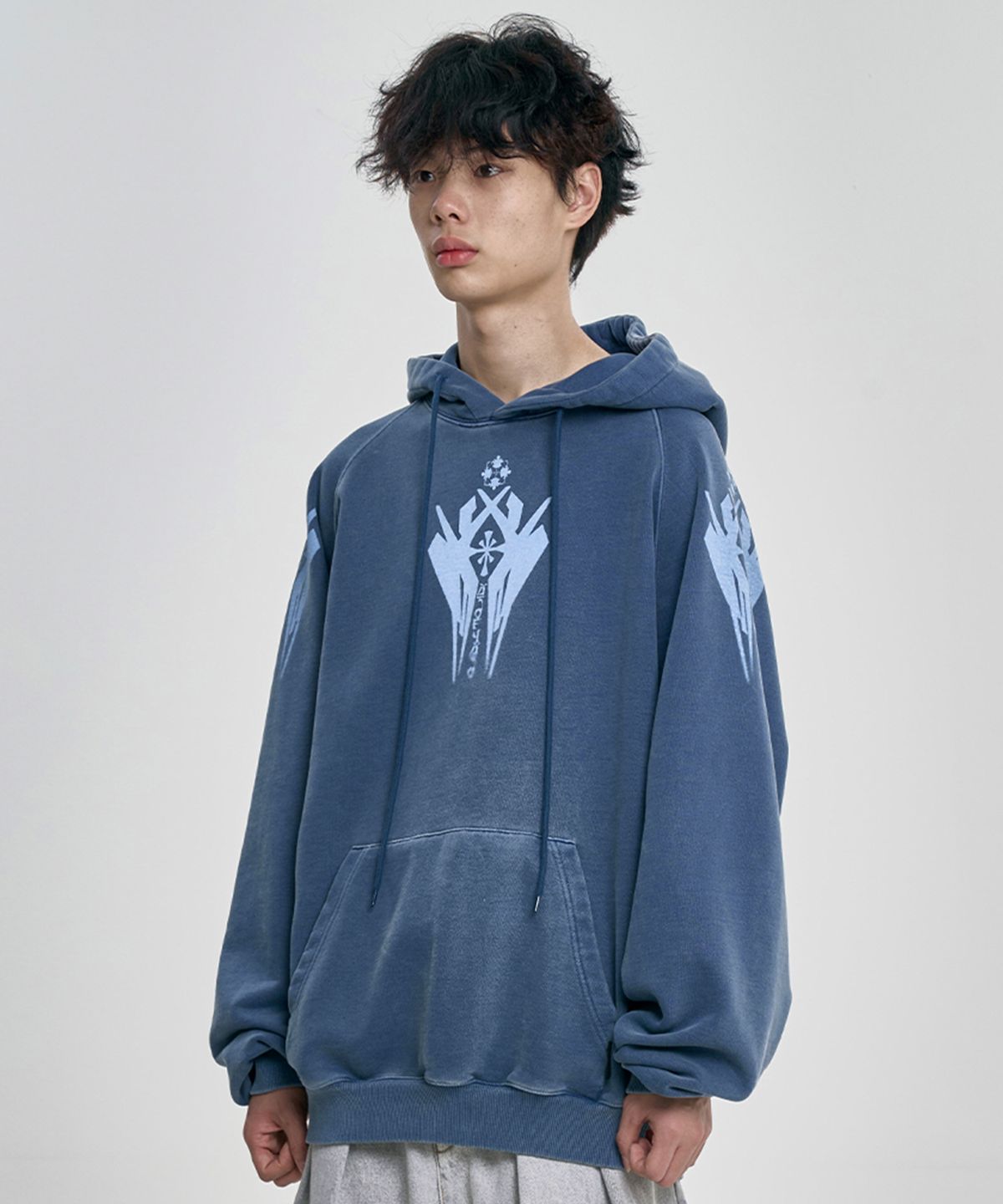 아조바이아조(AJOBYAJO) Cross Symbol Raglan Hoodie [BLUE]