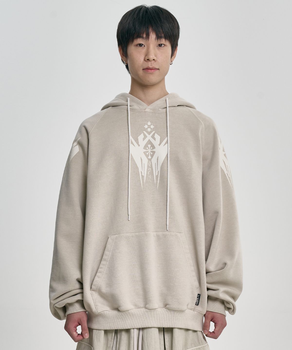 아조바이아조(AJOBYAJO) Cross Symbol Raglan Hoodie [CREAM]