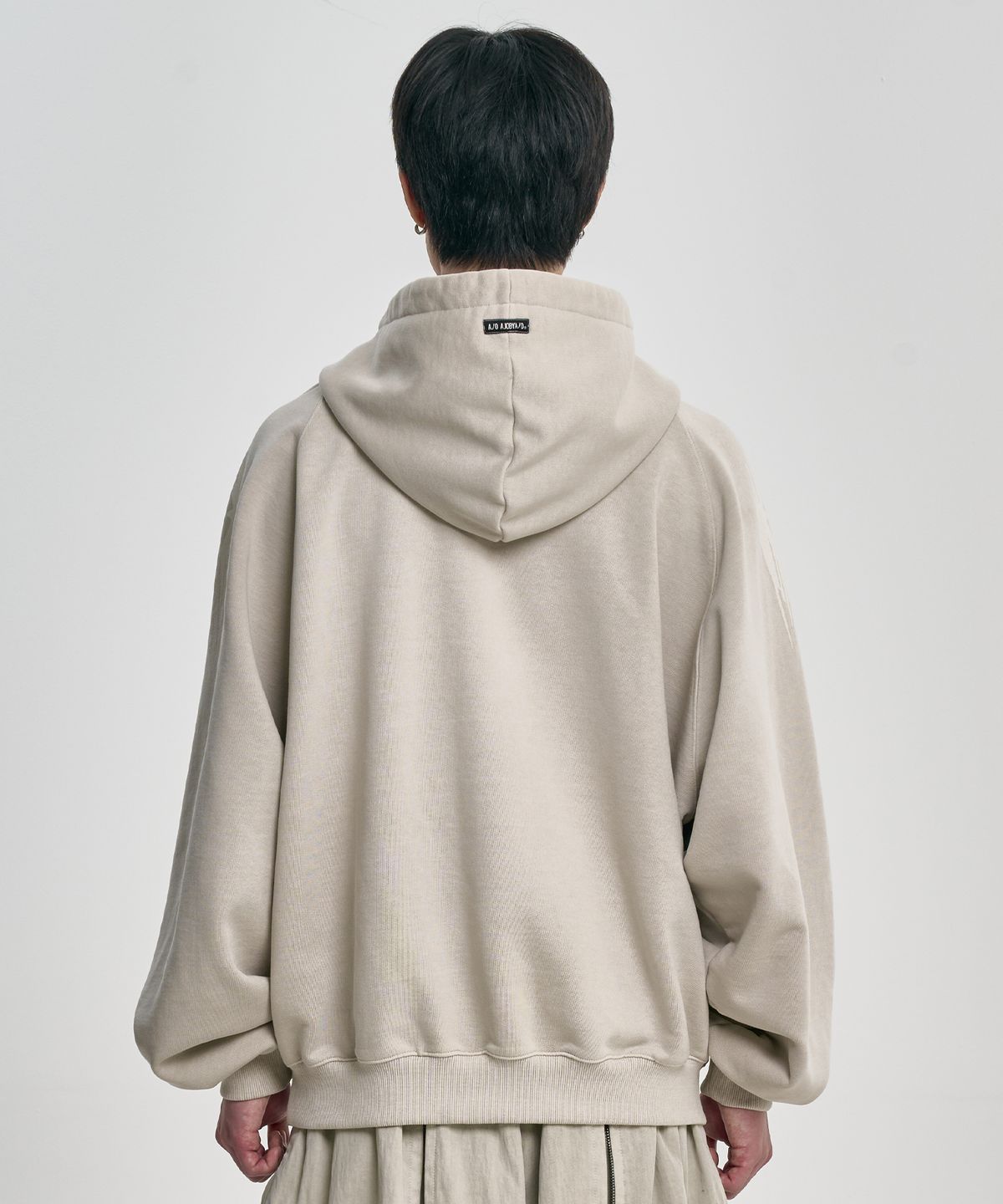 아조바이아조(AJOBYAJO) Cross Symbol Raglan Hoodie [CREAM]