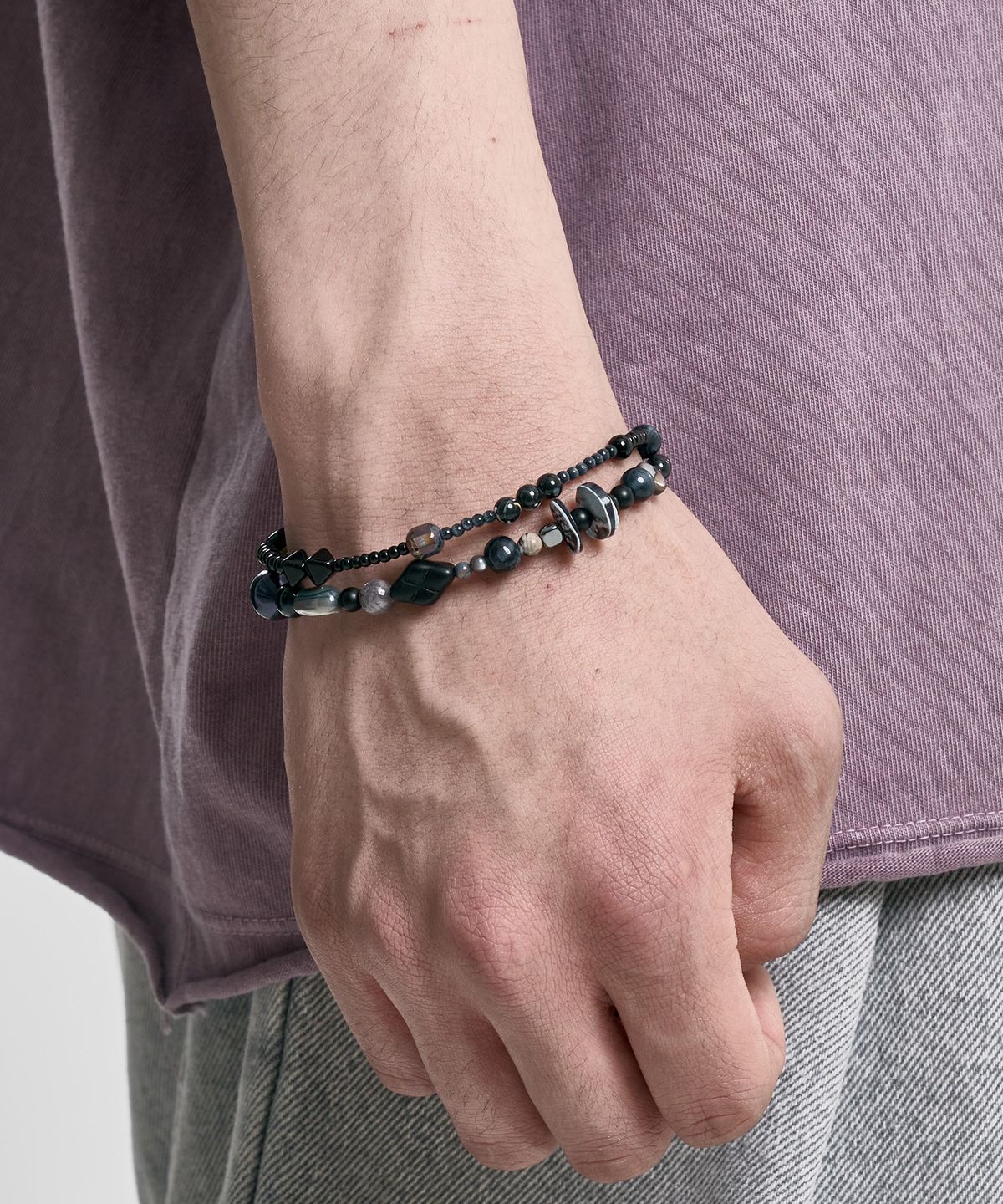 아조바이아조(AJOBYAJO) Black Light Beads Layered Bracelet [BLACK]