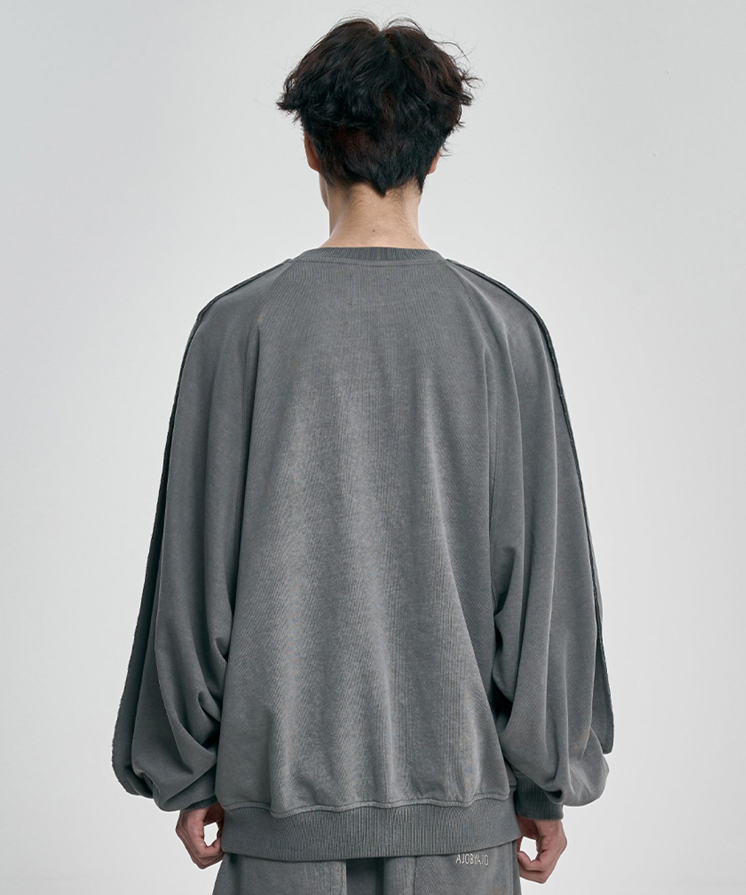 【AJO AJOBYAJO】25SS★ Raw Edge Batwing Sweatshirt MUSINSA | AJOBYAJO Raw Edge Batwing Sweatshirt [CHARCOAL]