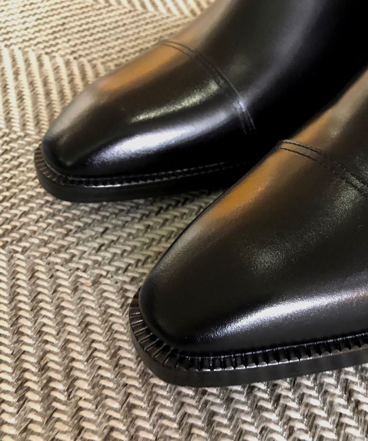 조앤슈(JOENSHOE) 톰브라 스트레이트팁 첼시부츠 블랙