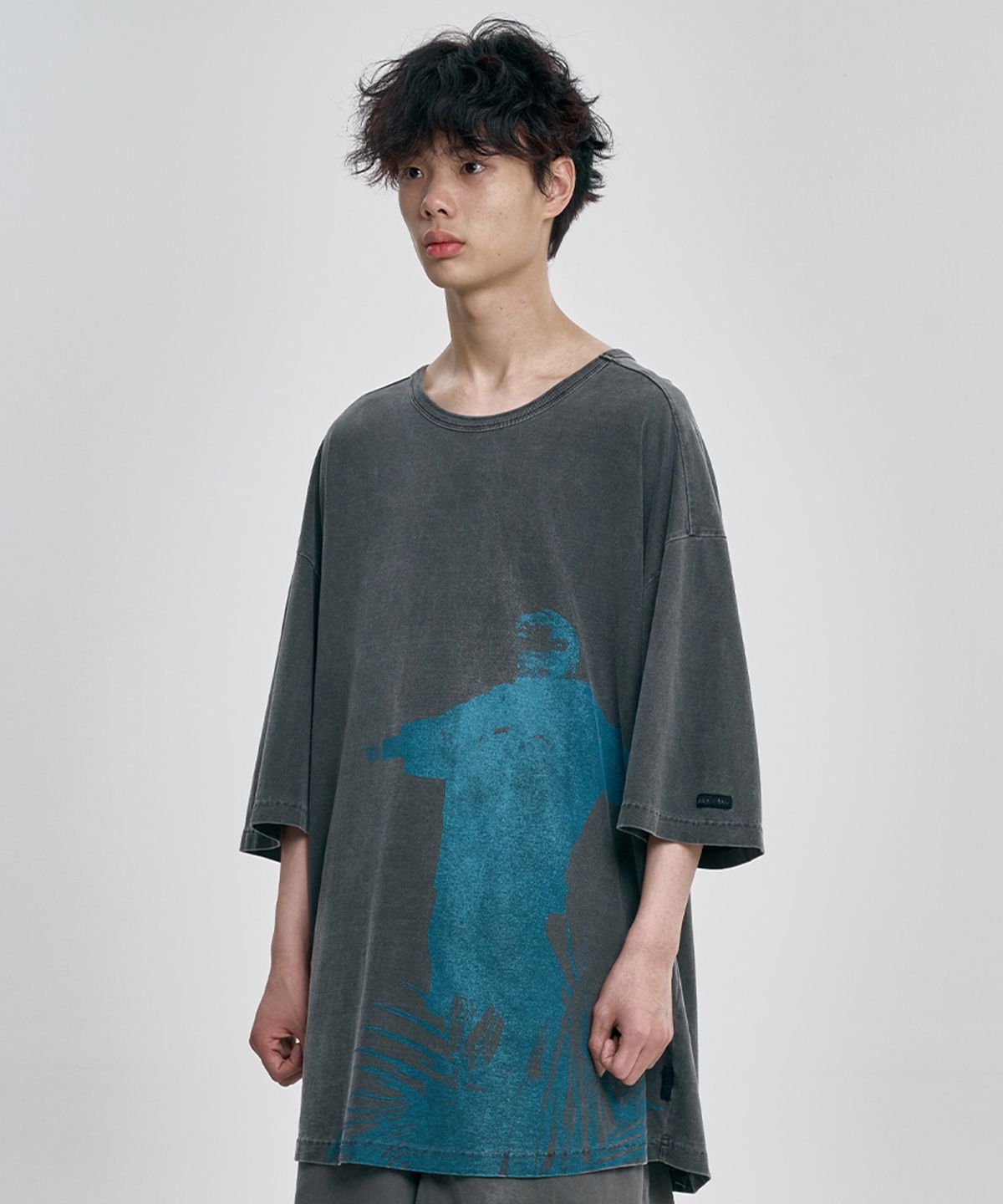 아조바이아조(AJOBYAJO) Pseudo Redemption T-Shirt [CHARCOAL]
