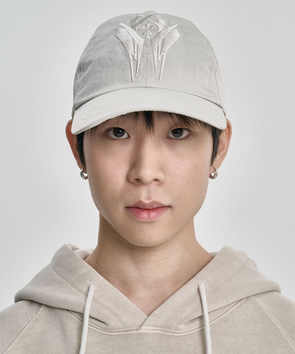 아조바이아조(AJOBYAJO) Cross Symbol Nylon Cap [IVORY]