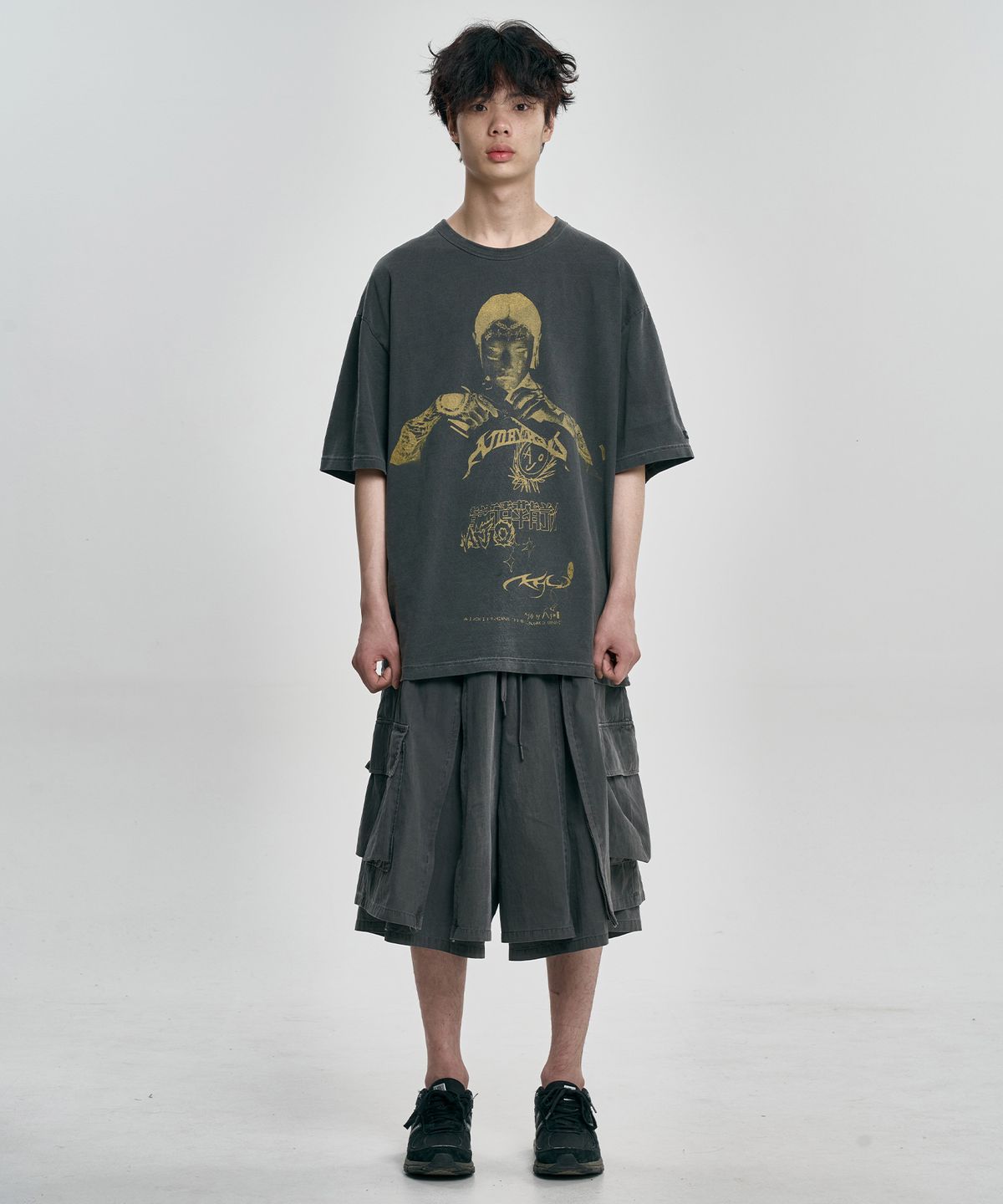 아조바이아조(AJOBYAJO) Pseudo Knight T-Shirt [CHARCOAL]