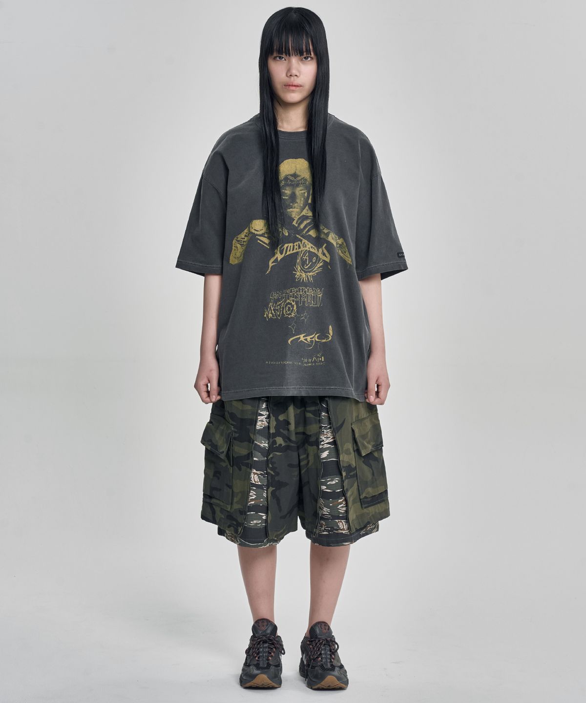 아조바이아조(AJOBYAJO) Pseudo Knight T-Shirt [CHARCOAL]