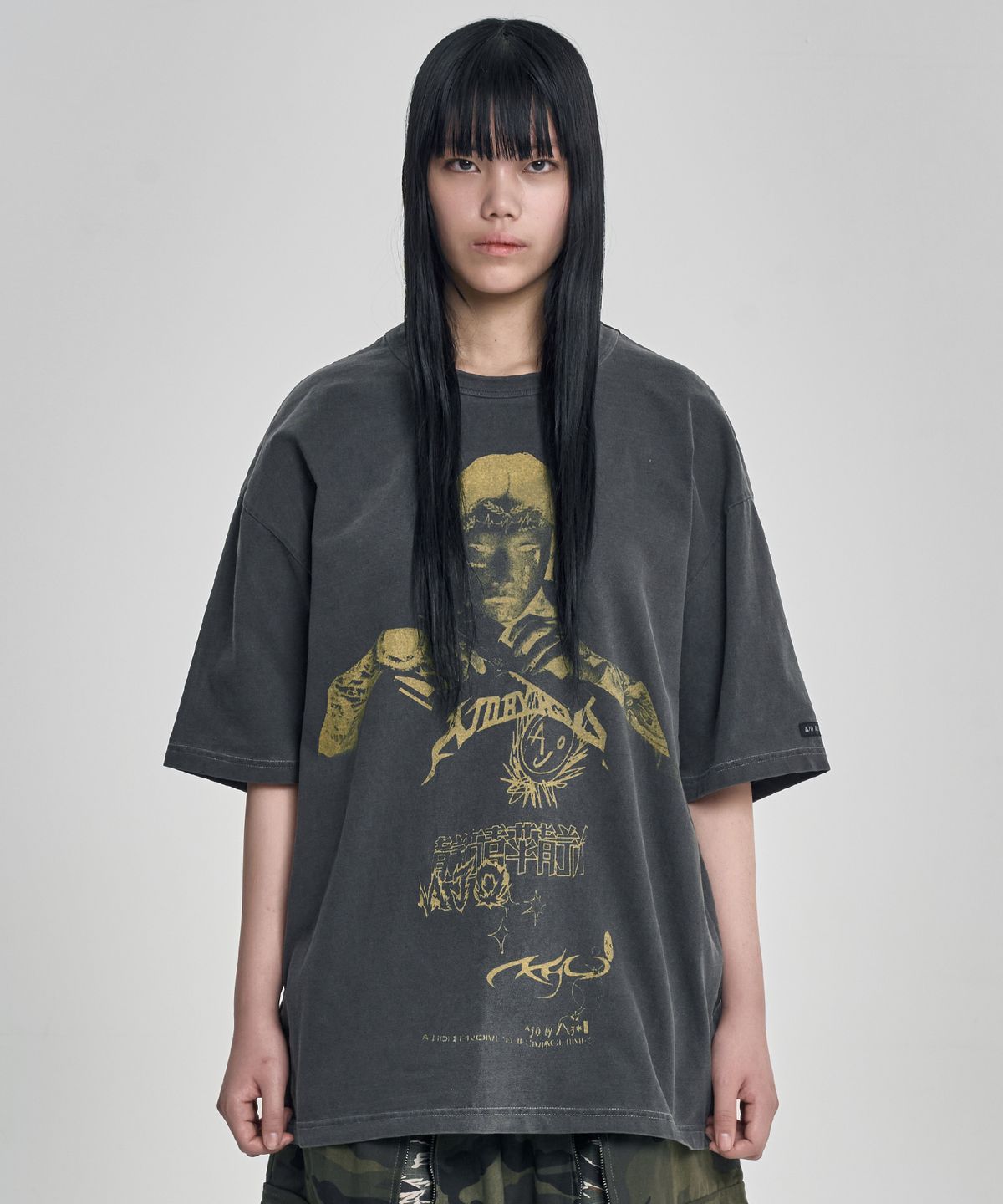 아조바이아조(AJOBYAJO) Pseudo Knight T-Shirt [CHARCOAL]