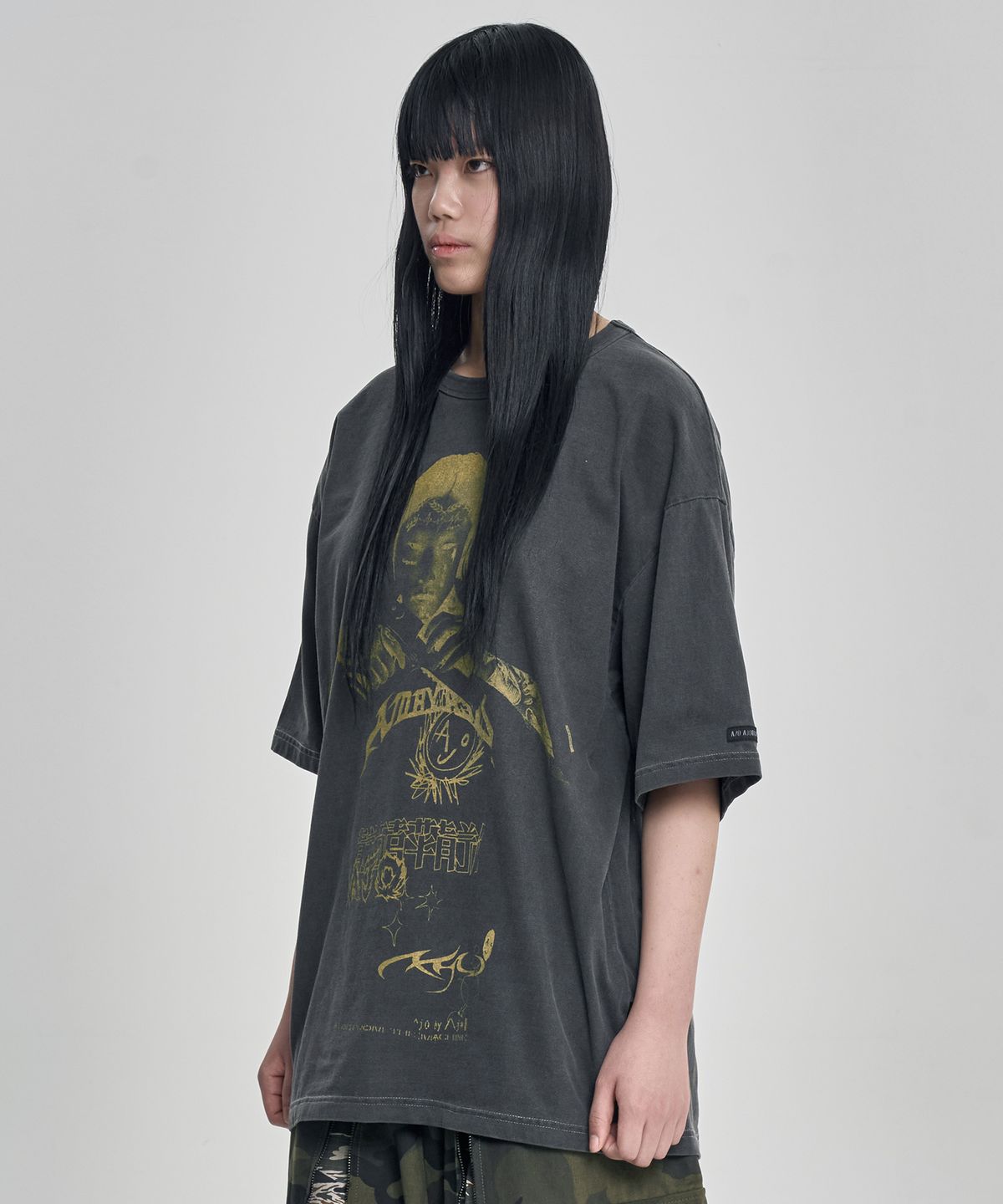 아조바이아조(AJOBYAJO) Pseudo Knight T-Shirt [CHARCOAL]