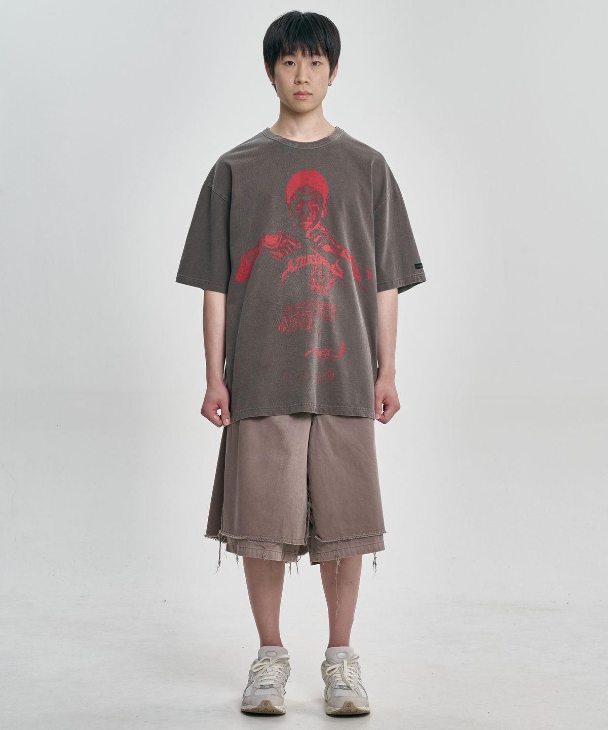 아조바이아조(AJOBYAJO) Pseudo Knight T-Shirt [DARK BROWN]