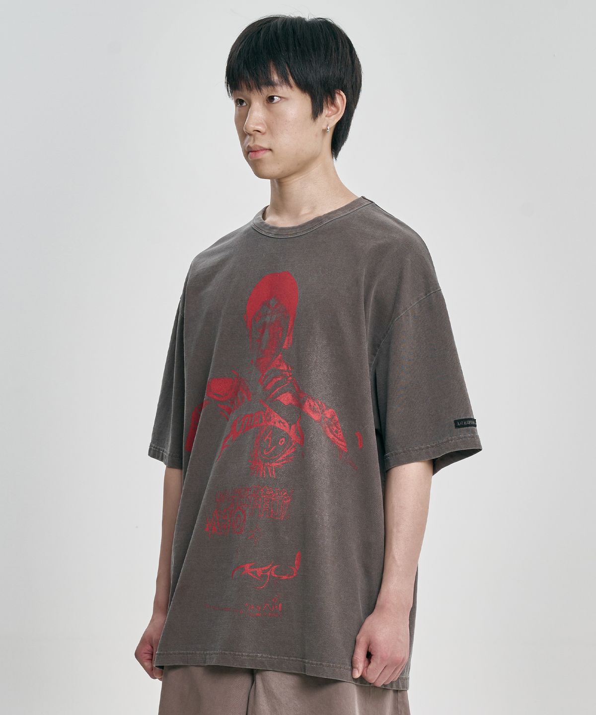 아조바이아조(AJOBYAJO) Pseudo Knight T-Shirt [DARK BROWN]