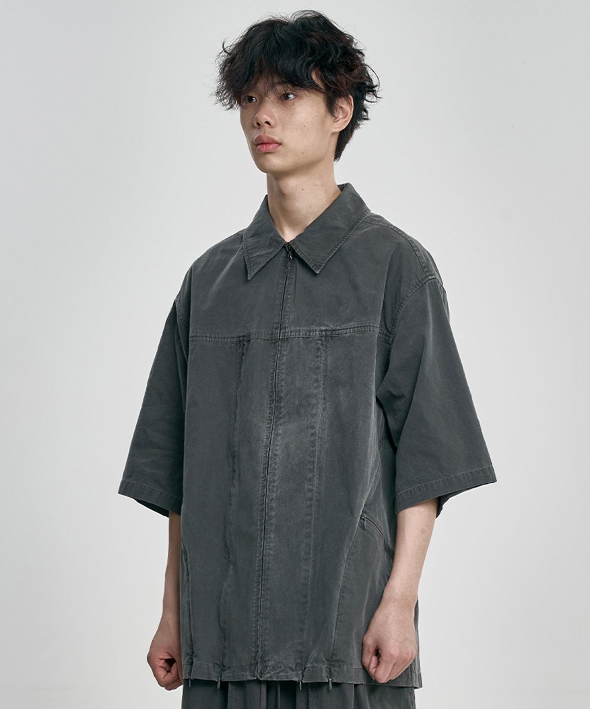 아조바이아조(AJOBYAJO) Paneled Zip-Up Shirt [CHARCOAL]